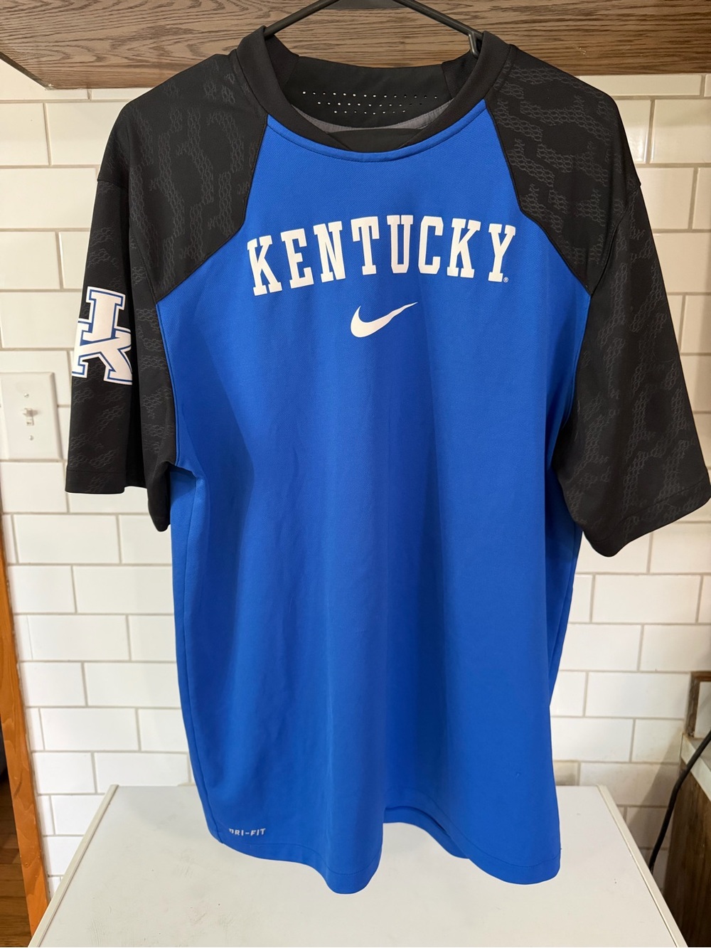 Nike Kentucky Wildcats Dri-FIT Blue/Black Short Sleeve Shirt, Size M